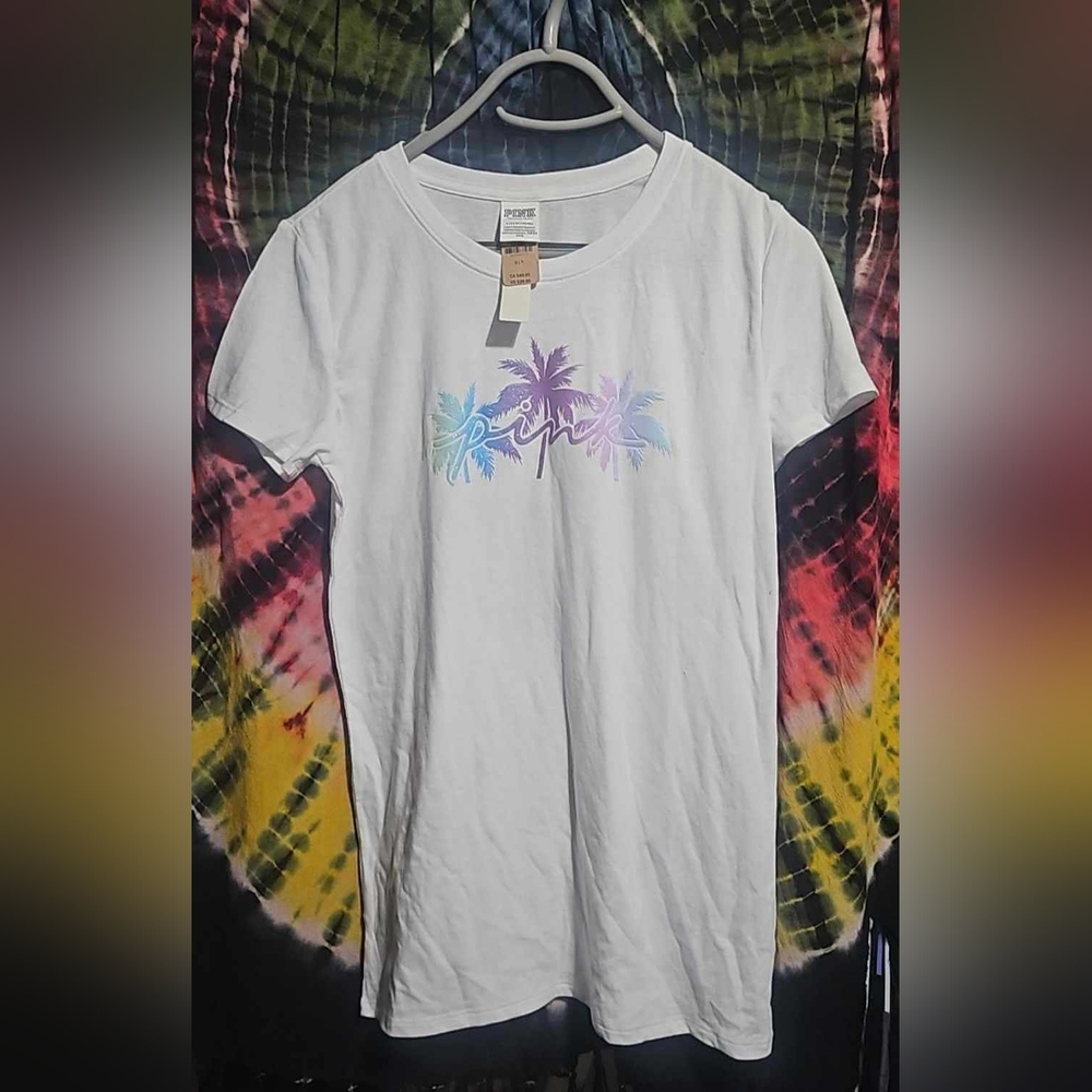 NWT Small VS PINK Tee